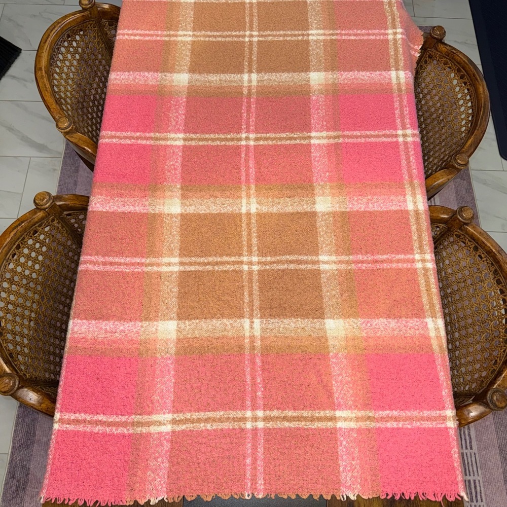 Aeropostale Pink Plaid Boucle Fringe Throw Blanket Barbiecore Fairy cottagecore